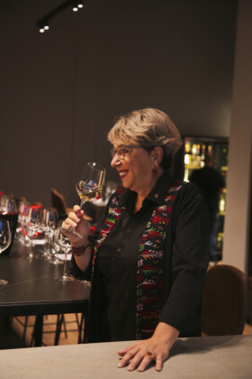 Wine-tasting seminar "Γνωρίζοντας τις ερυθρές ποικιλίες" με τη Μαρία Τζίτζη